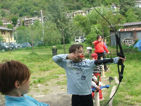 Un allenamento nel campo di tiro con l'arco, primavera 2010