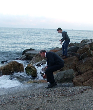 sulla spiaggia con il nonno, novembre 2010